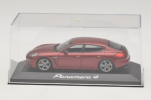 Porsche Panamera 970 4 Red Metallic Minichamps 1:43 WAP0201250E Metall — bild 4 av 5