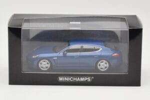Porsche Panamera 970 4S Blue Metallic Minichamps 1:43 WAP0200419 Metall — bild 3 av 3