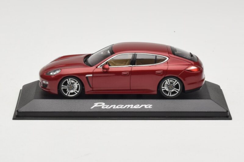 Porsche Panamera 970 Red Metallic Minichamps 1:43 WAP0200119 Metall