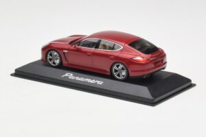 Porsche Panamera 970 Röd Minichamps 1:43 WAP02000119 Metall — bild 3 av 4