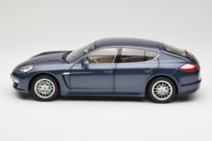 Porsche Panamera 970 S Blå Minichamps 1:18 WAP02100119 Metall — bild 4 av 8