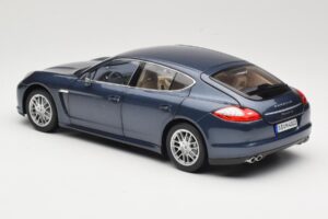 Porsche Panamera 970 S Blå Minichamps 1:18 WAP02100119 Metall — bild 7 av 8