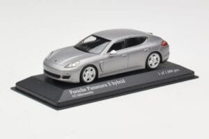 Porsche Panamera 970 S Hybrid Silver Minichamps 1:43 400068250 Metall — bild 2 av 4