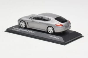 Porsche Panamera 970 S Hybrid Silver Minichamps 1:43 400068250 Metall — bild 3 av 4