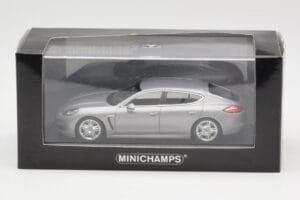 Porsche Panamera 970 S Hybrid Silver Minichamps 1:43 400068250 Metall — bild 4 av 4