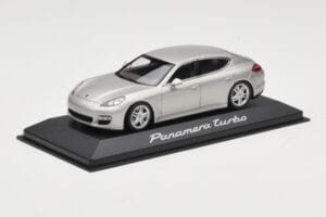 Porsche Panamera 970 Turbo Beige Minichamps 1:43 WAP0200519 Metall — bild 2 av 4