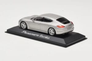 Porsche Panamera 970 Turbo Beige Minichamps 1:43 WAP0200519 Metall — bild 3 av 4