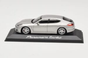 Porsche Panamera 970 Turbo Beige Minichamps 1:43 WAP0200519 Metall
