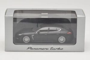 Porsche Panamera 970 Turbo Matt Black Minichamps 1:43 WAP0200270C Metall — bild 4 av 4