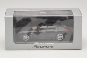 Porsche Panamera 970 Black Metallic Minichamps 1:43 WAP0203900E Metall — bild 5 av 5