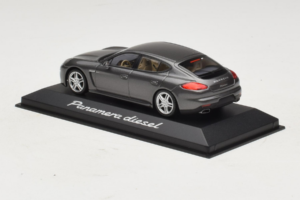 Porsche Panamera 970 Diesel Grey Metallic Minichamps 1:43 WAP0202300E Metall — bild 3 av 4