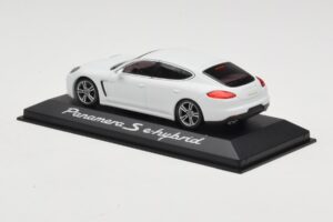 Porsche Panamera 970 S e-Hybrid Vit Minichamps 1:43 WAP0207200E Metall — bild 3 av 3