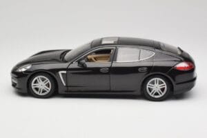 Porsche Panamera Turbo 970 Svart Maisto 1:18 36197 Metall — bild 4 av 8