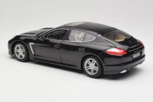 Porsche Panamera Turbo 970 Svart Maisto 1:18 36197 Metall — bild 7 av 8