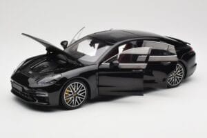 Porsche Panamera 971 Turbo S Svart Metallic Minichamps 1:18 113061076 Metall — bild 2 av 8