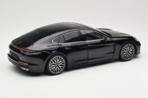 Porsche Panamera 971 Turbo S Svart Metallic Minichamps 1:18 113061076 Metall — bild 3 av 8