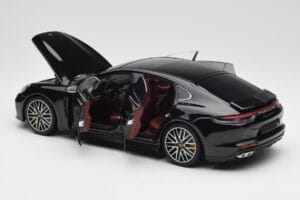 Porsche Panamera 971 Turbo S Svart Metallic Minichamps 1:18 113061076 Metall — bild 5 av 8
