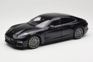 Porsche Panamera 971 Turbo S Blå Metallic Minichamps 1:18 113061075 Metall