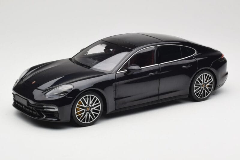 Porsche Panamera 971 Turbo S Blå Metallic Minichamps 1:18 113061075 Metall