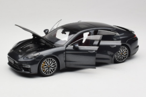 Porsche Panamera 971 Turbo S Grey Metallic Minichamps 1:18 113061073 Metall — bild 2 av 8