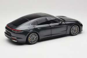 Porsche Panamera 971 Turbo S Grey Metallic Minichamps 1:18 113061073 Metall — bild 3 av 8