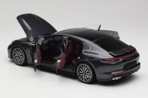 Porsche Panamera 971 Turbo S Grey Metallic Minichamps 1:18 113061073 Metall — bild 5 av 8