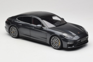 Porsche Panamera 971 Turbo S Grey Metallic Minichamps 1:18 113061073 Metall — bild 6 av 8