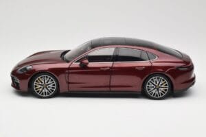 Porsche Panamera 971 Turbo S Röd Metallic Minichamps 1:18 113061077 Metall — bild 4 av 8