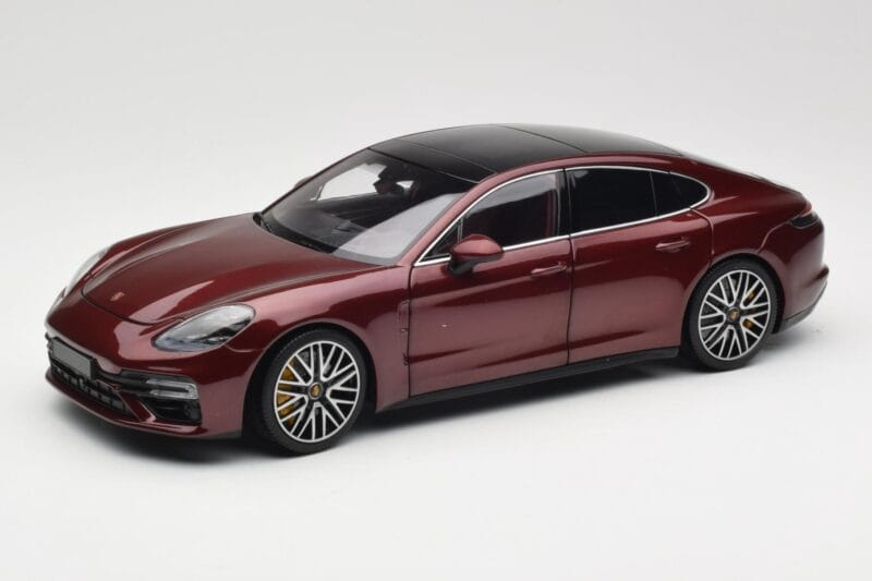 Porsche Panamera 971 Turbo S Röd Metallic Minichamps 1:18 113061077 Metall