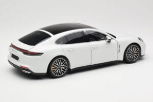 Porsche Panamera 971 Turbo S Vit Metallic Minichamps 1:18 113061074 Metall — bild 3 av 8