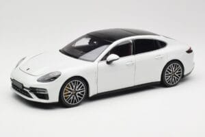 Porsche Panamera 971 Turbo S Vit Metallic Minichamps 1:18 113061074 Metall