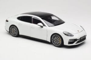 Porsche Panamera 971 Turbo S Vit Metallic Minichamps 1:18 113061074 Metall — bild 6 av 8