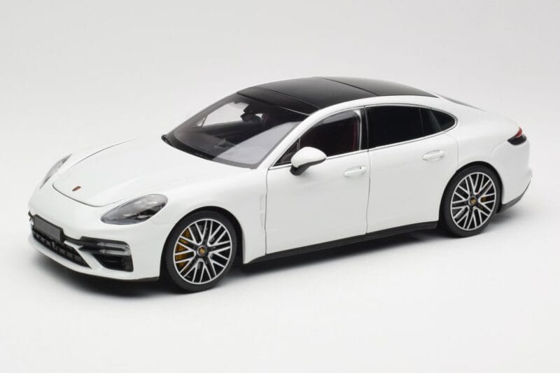 Porsche Panamera 971 Turbo S Vit Metallic Minichamps 1:18 113061074 Metall