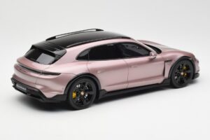 Porsche Taycan Turbo S Cross Turismo Metallic Rosa GT Spirit 1:18 GT440 Resin — bild 2 av 6