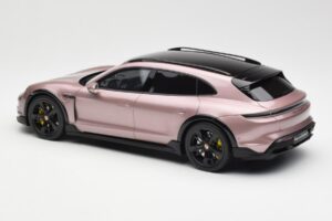 Porsche Taycan Turbo S Cross Turismo Metallic Rosa GT Spirit 1:18 GT440 Resin — bild 5 av 6