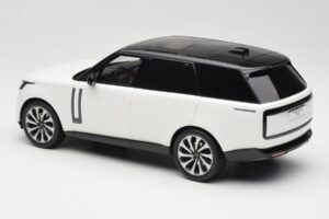 Land Rover Range Rover L460 P530 Autobiography Fuji White GT Spirit 1:18 GT533 Resin — bild 5 av 6