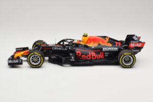 Red Bull Racing Honda RB16B #11 S. Perez Mexican GP 2021 Minichamps 1:18 110211911 Metall — bild 3 av 6