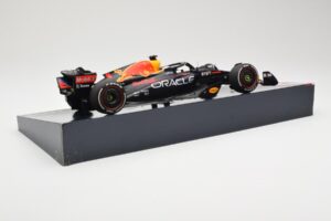 Red Bull Racing RB18 #1 M. Verstappen Winner Austin GP 2022 Minichamps 1:18 113222901 Metall — bild 3 av 6