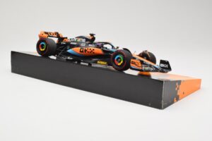 Red Bull Racing RB18 #1 M. Verstappen Winner Austin GP 2022 Minichamps 1:18 113222901 Metall — bild 4 av 6
