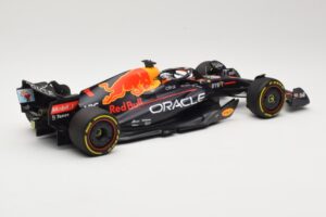 Red Bull Racing RB18 #1 M. Verstappen Winner Miami GP 2022 Minichamps 1:18 110220501 Metall — bild 2 av 6