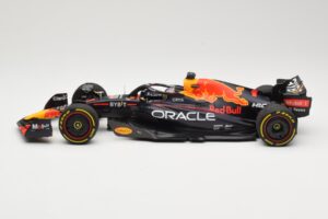 Red Bull Racing RB18 #1 M. Verstappen Winner Miami GP 2022 Minichamps 1:18 110220501 Metall — bild 3 av 6