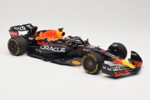 Red Bull Racing RB18 #1 M. Verstappen Winner Miami GP 2022 Minichamps 1:18 110220501 Metall — bild 4 av 6