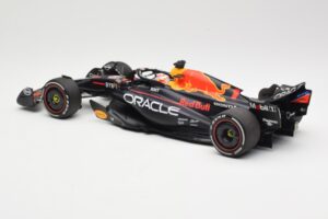 Red Bull Racing RB19 #1 M. Verstappen Winner Spanish GP 2023 Minichamps 1:18 110230801 Metall — bild 5 av 6
