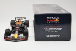 Red Bull Racing RB19 #1 M. Verstappen Winner Spanish GP 2023 Minichamps 1:18 110230801 Metall — bild 6 av 6