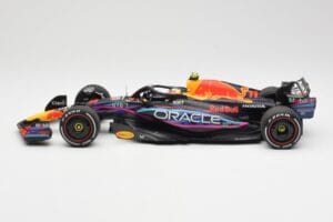 Red Bull Racing RB19 #11 S. Perez 2nd Place Miami GP 2023 Minichamps 1:18 110230511 Metall — bild 3 av 6