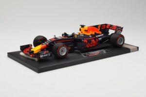 Red Bull Racing Tag Heuer RB13 #3 D. Ricciardo 3rd Place Malaysian GP 2017 Minichamps 1:18 117171503 Metall — bild 2 av 6