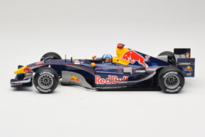 Red Bull RB1 Cosworth #14 D. Coulthard Red Bull Racing Showcar 2005 Minichamps 1:18 100050014 Metall — bild 3 av 6