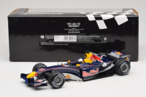 Red Bull RB1 Cosworth #15 C. Klien Red Bull Racing Showcar 2005 Minichamps 1:18 100050085 Metall — bild 6 av 7