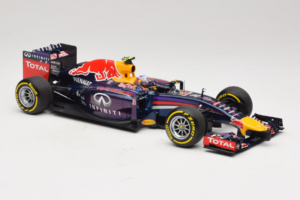 Red Bull RB10 Renault #3 D. Ricciardo Infiniti Red Bull Racing Showcar 2014 Minichamps 1:18 110140003 Metall — bild 4 av 6