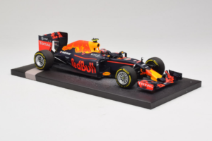 Red Bull RB12 Tag Heuer #26 D. Kvyat Red Bull Racing Showcar 2016 Minichamps 1:18 117160026 Resin — bild 4 av 7